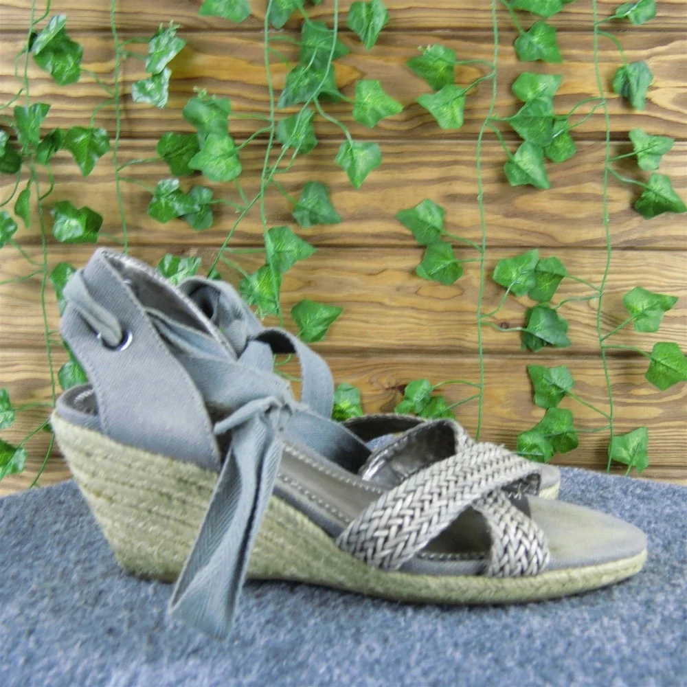 Anne Klein Women  Ankle Strap Taupe Fabric Sz‎ 6 Medium Gently Used 2025